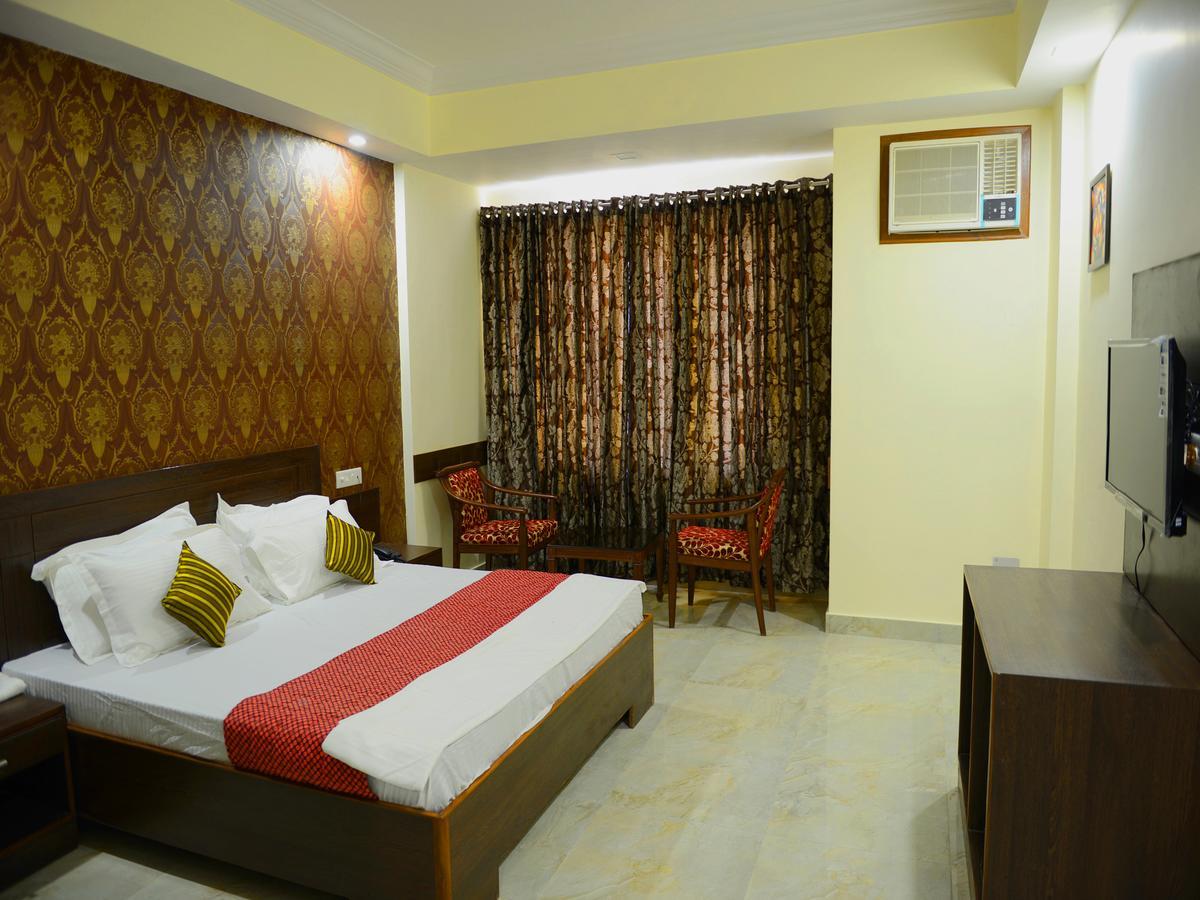 Anurag Hotel カトラ エクステリア 写真