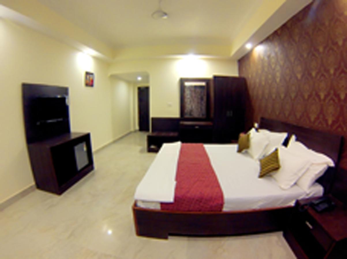Anurag Hotel カトラ エクステリア 写真