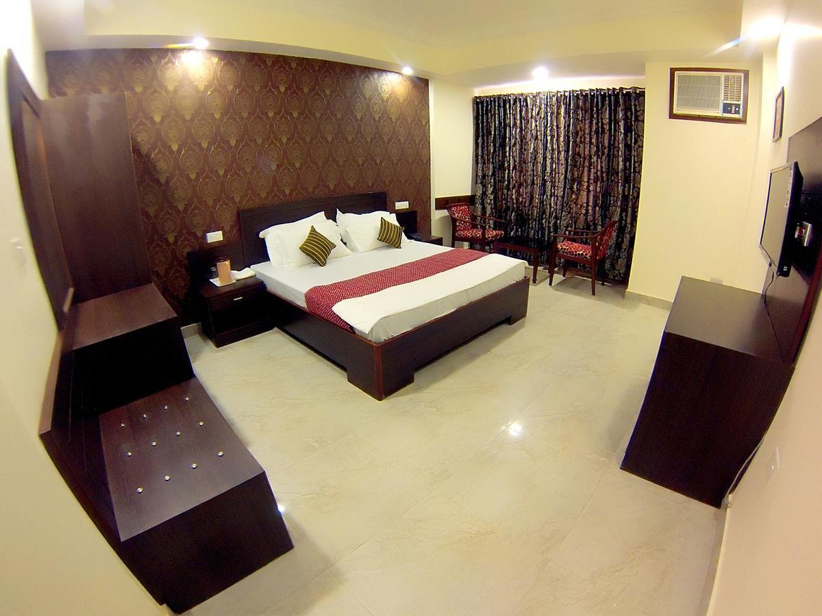Anurag Hotel カトラ エクステリア 写真